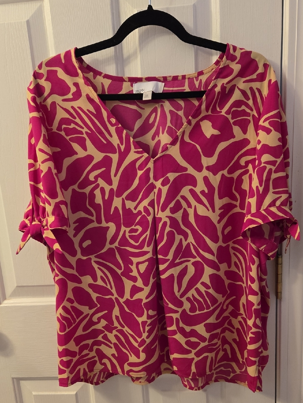 Croft & Barrow Fuchsia and Cream V-Neck Printed Blouse